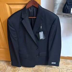 Michael Kors Suit
Black
Size 44R